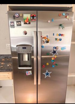 Refrigerador with ice desprender
