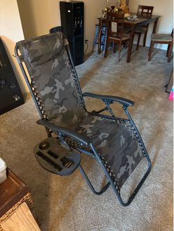 Pair zero gravity chairs