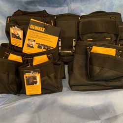 DeWALT® 18-pocket Professional Carpenters Apron