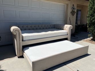 Twin Day Bed W/ 2 Mattresses!