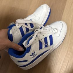 Adidas Leather Blue Stripes Size 7 Almost New 