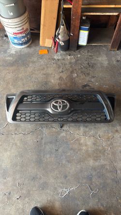 Toyota Tacoma grill grey