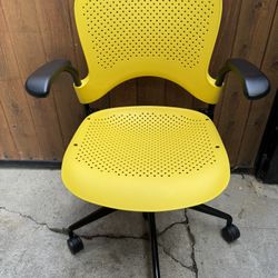 Herman Miller Caper Multipurpose Chair Yellow In Really Nice Condition 