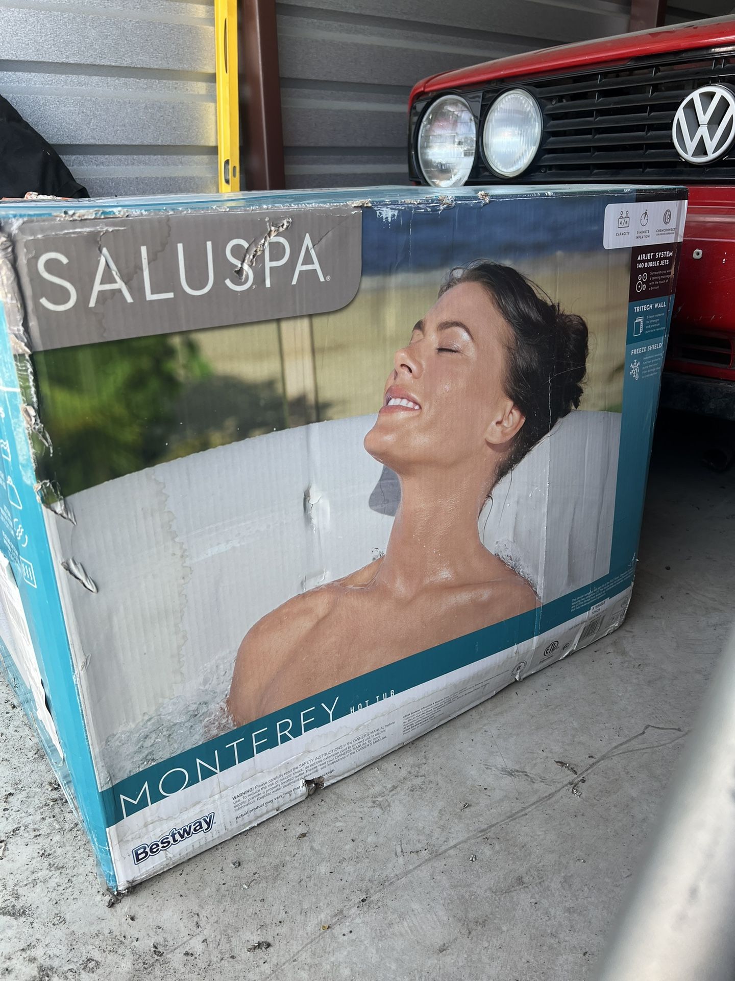 Brand New Saluspa Jacuzzi