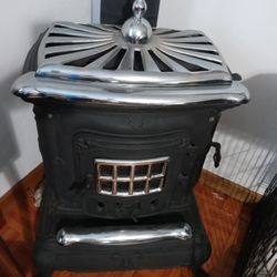 Beautifull Wood Stove Antique