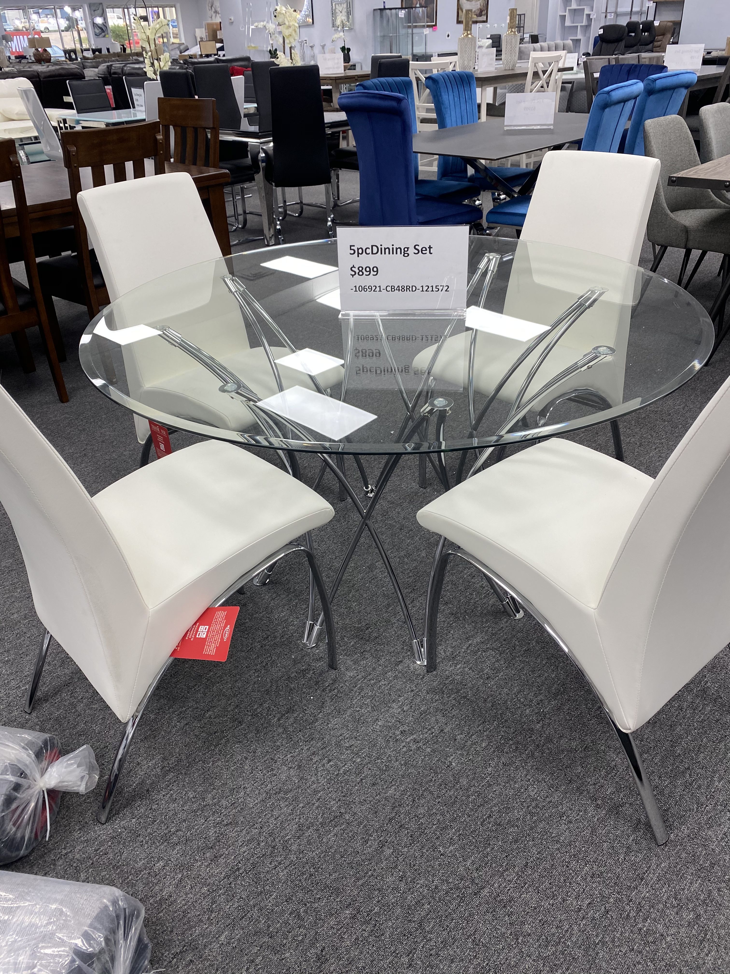 Spider Base Glass Top Table with 4 Memory Foam Padded White Leather Chairs 5 51