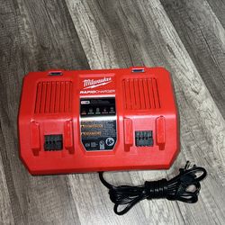 MILWAUKEE RAPID CHARGER