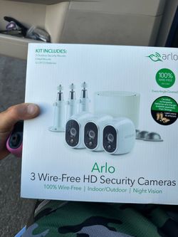 Netgear Arlo 3 Wire-Free HD Security Camera System VMS3330 Night Vision White