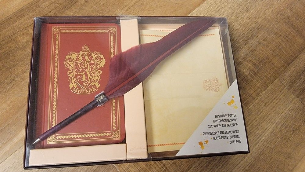 Harry Potter Gryffindor Desk Stationary Set