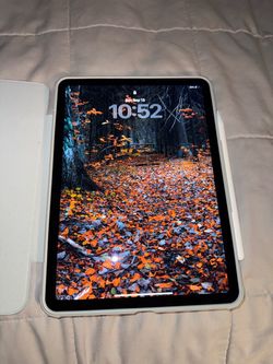 iPad Air (5th Gen, M1) 64GB Wi-Fi + Apple Pencil 2 + Spigen Case