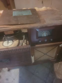 Vintage Console Radio Phonograph Combination Cabinet
