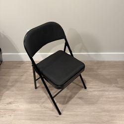 Pair of 2 folding chairs