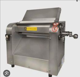 Maquina para amasar la masa y aser noodles
