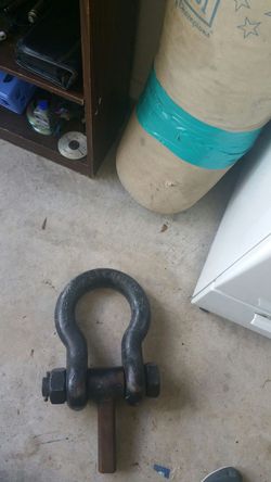 Shackle for truck