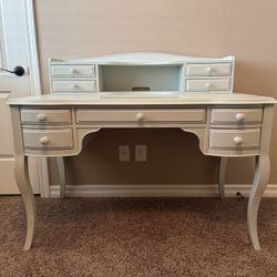 Pottery Barn Girls Desk With Hutch