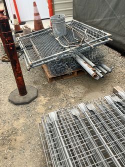 CHAIR LINK GATES