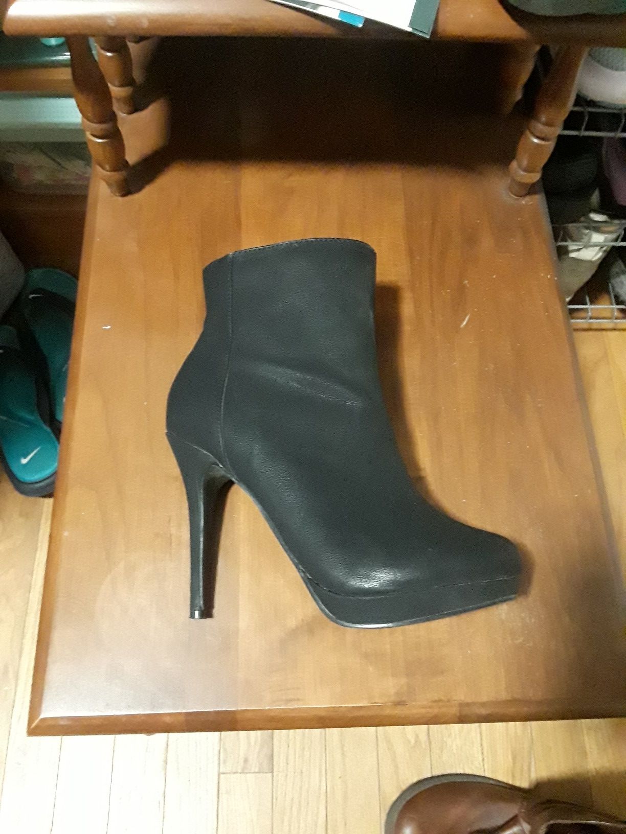 Black skinny heel bootie