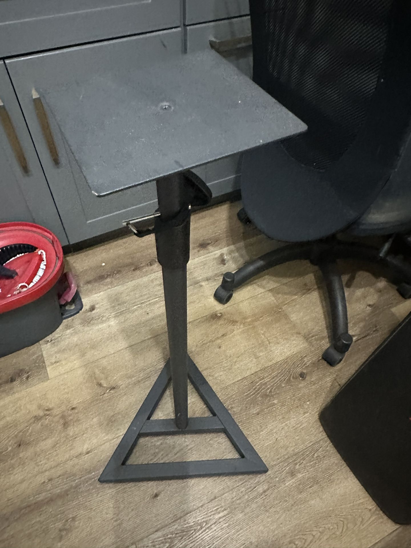 SPEAKER STAND GREAT CONDITION $60 - Firmed Price
