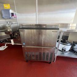 Commercial Ice Maker 