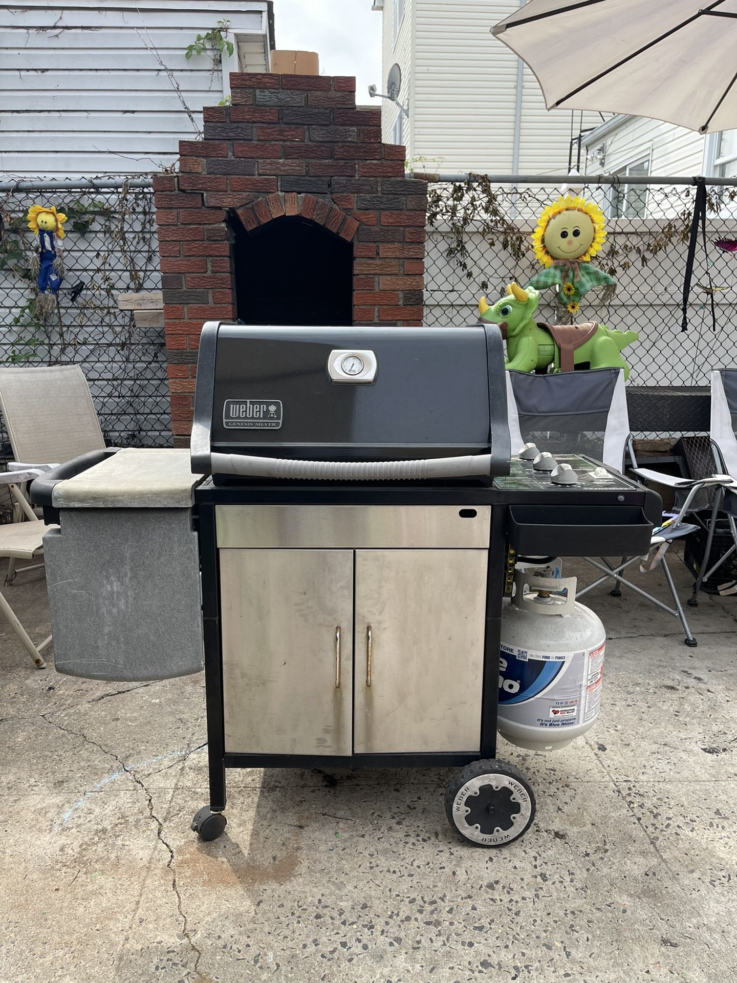 Weber Genesis Silver Grill for Sale in Kearny NJ OfferUp