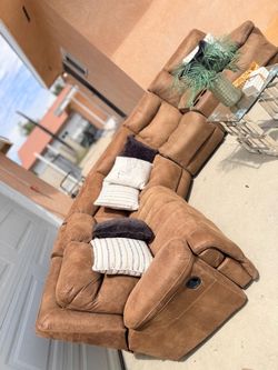 Brown sectional recliner couch 🛋️
