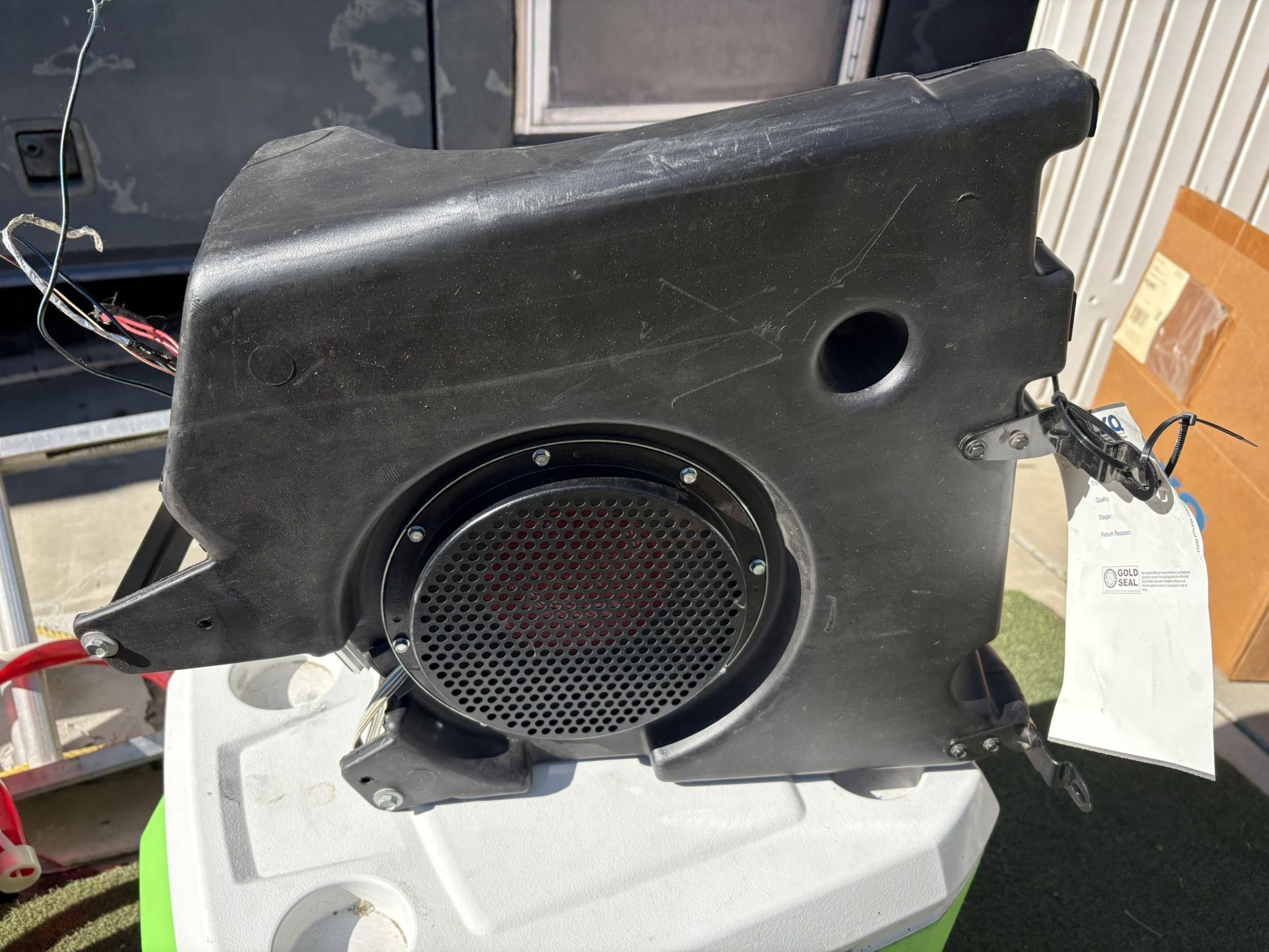 Subwoofer And Amp For 2005 Ford Focus