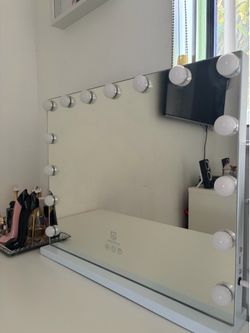 Light up vanity mirror