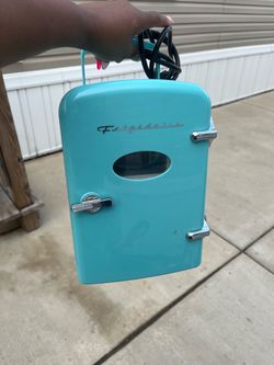 Small desk top/table countertop Frigidaire