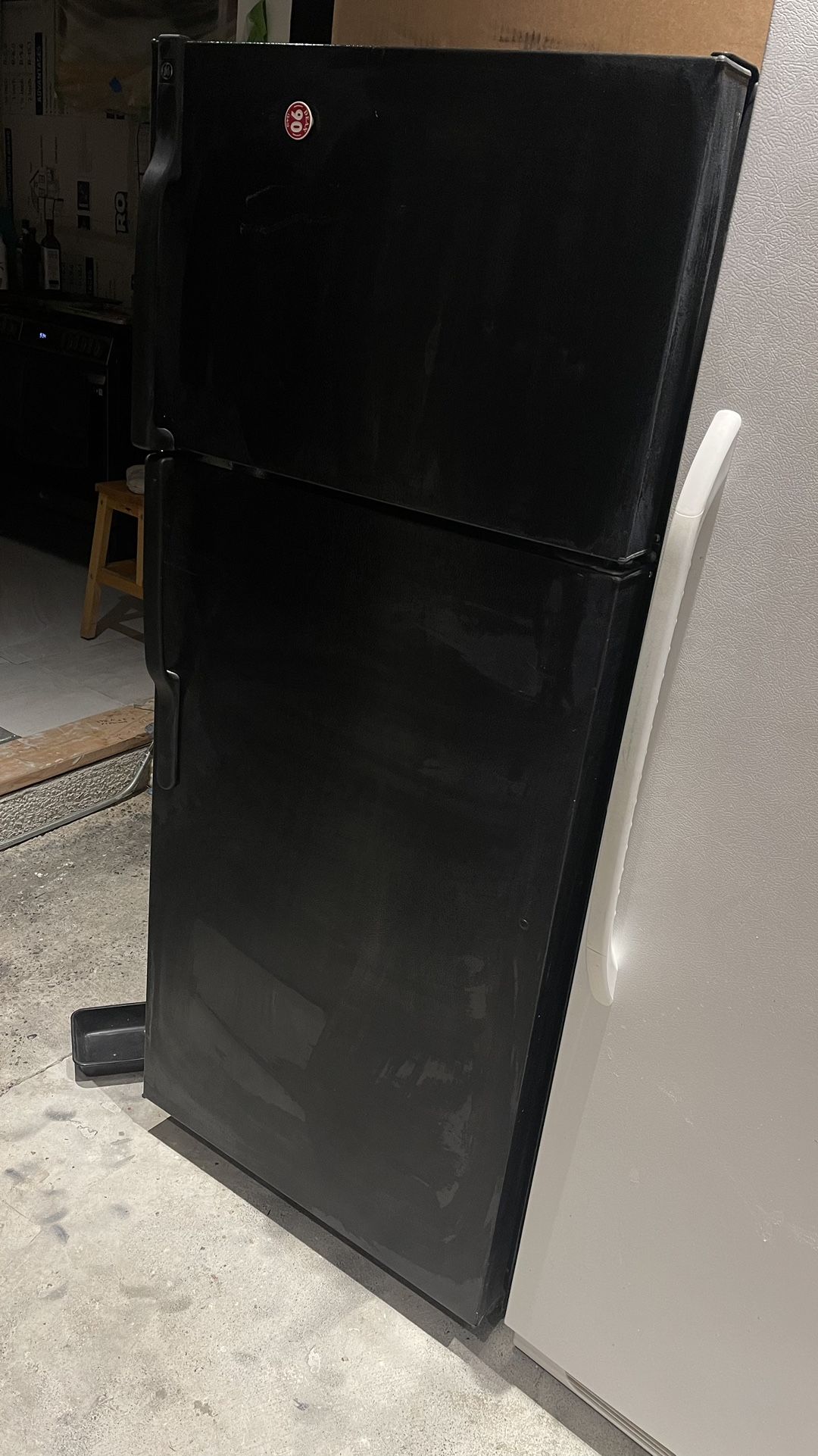 GE Fridge 18cu/f Perfect For The Garage  Or Not. 18 Cubic Feet Glass Shelves Only $150