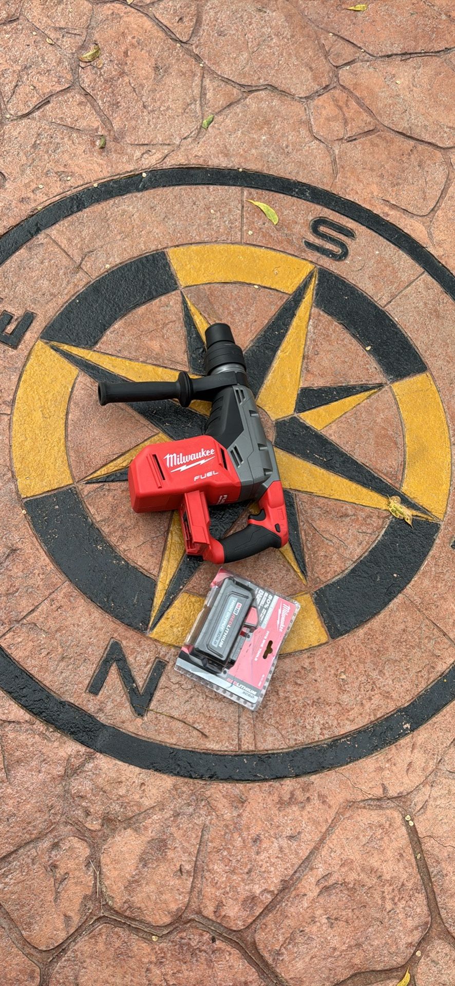 Milwaukee M18 FUEL 18V Lithium-Ion Brushless Cordless 1-9/16 in. SDS-Max Rotary Hammer (1)6.0 Battery