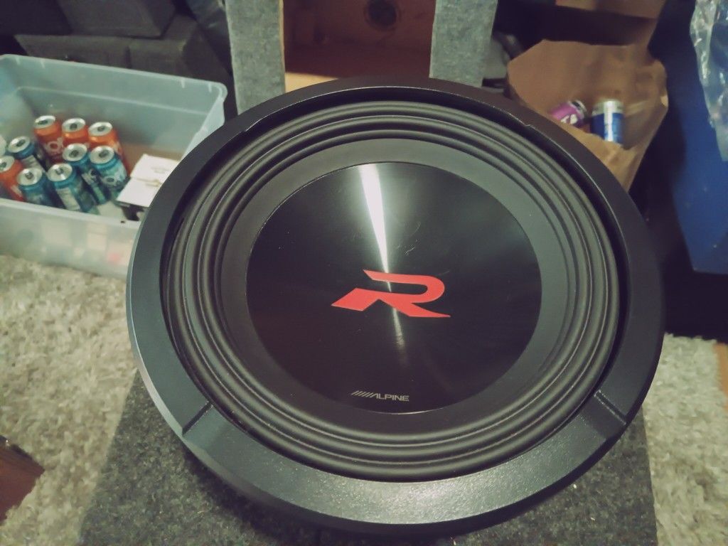 Alpine sub R2-W10d2 dual voice coil 2250 Max watts 10-in woofer brand new inbox. FREE DELIVERY DEMO PORTLAND VANCOUVER AREA