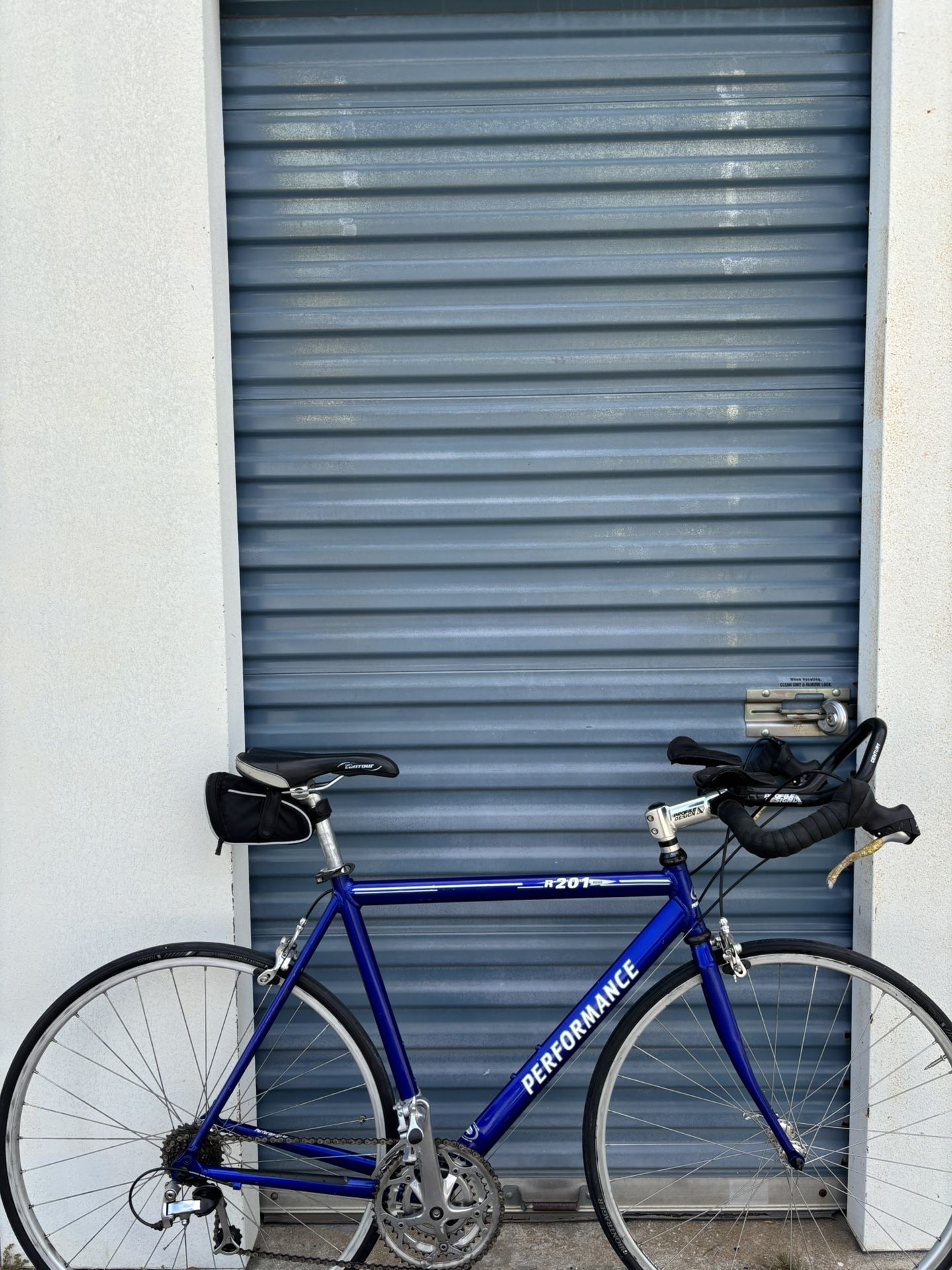 Performance R201 Road Bike 56cm