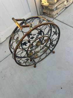 ROUND METAL WINE RACK