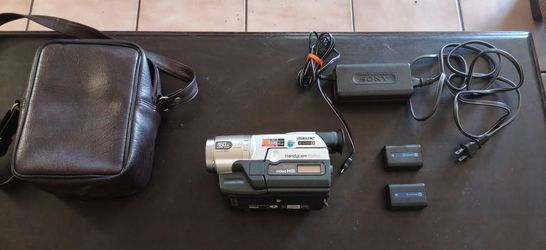 Sony Handycam Vision Video Hi8 Camcorder Bundle