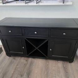 Title:
🖤 Ethan Allen Solid Wood Buffet Sideboard w/ Wine Rack – Elegant & Durable

