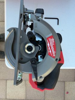 Milwaukee M12 5-3/8” Circular Saw