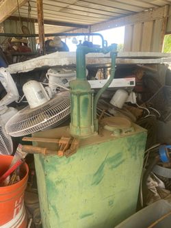 Vintage Garage bulk oil despenser tank