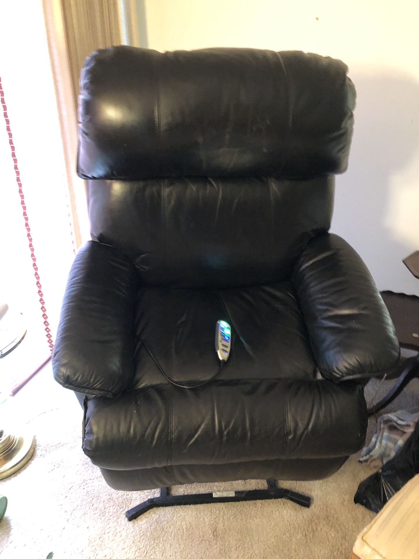 Flexsteel black leather lift chair