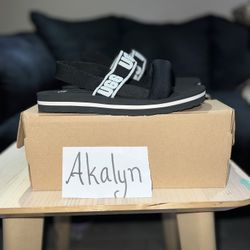 UGG ZUMA SLING SIZE 4