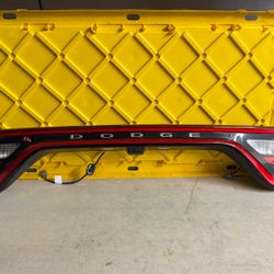 Dodge Durango Rear Center Tail Light 2016 2017 2018 2019 2020 2021 2022 2023 