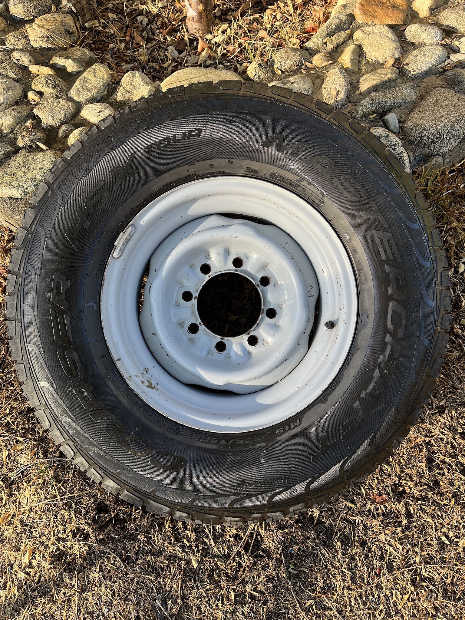 16” Ford 8-Lug Steel Wheel with 265/75R16 Mastercraft Courser HSX Tire