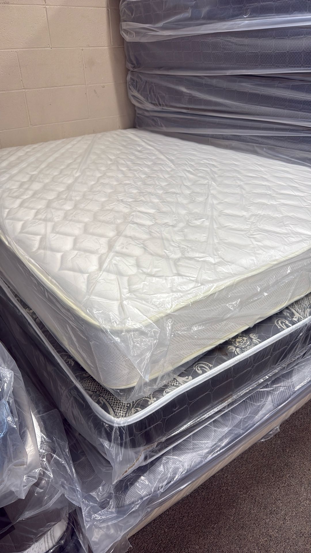 NICE FULL SIZE MATTRESS FOAM ENCASED 
