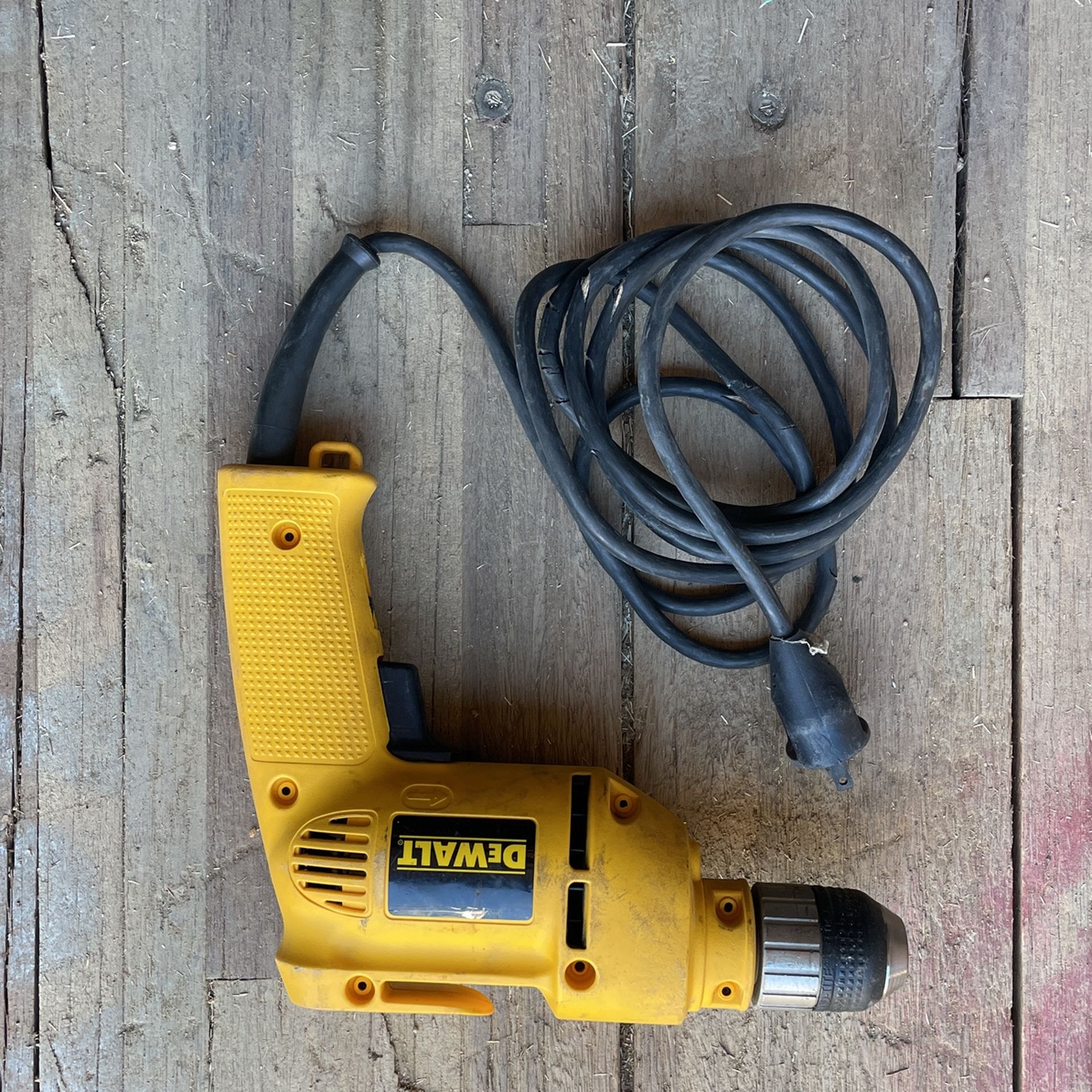 DeWalt DW106 Corded 3/8" Heavy Duty Variable-Speed Reversing 5.4 Amp Drill