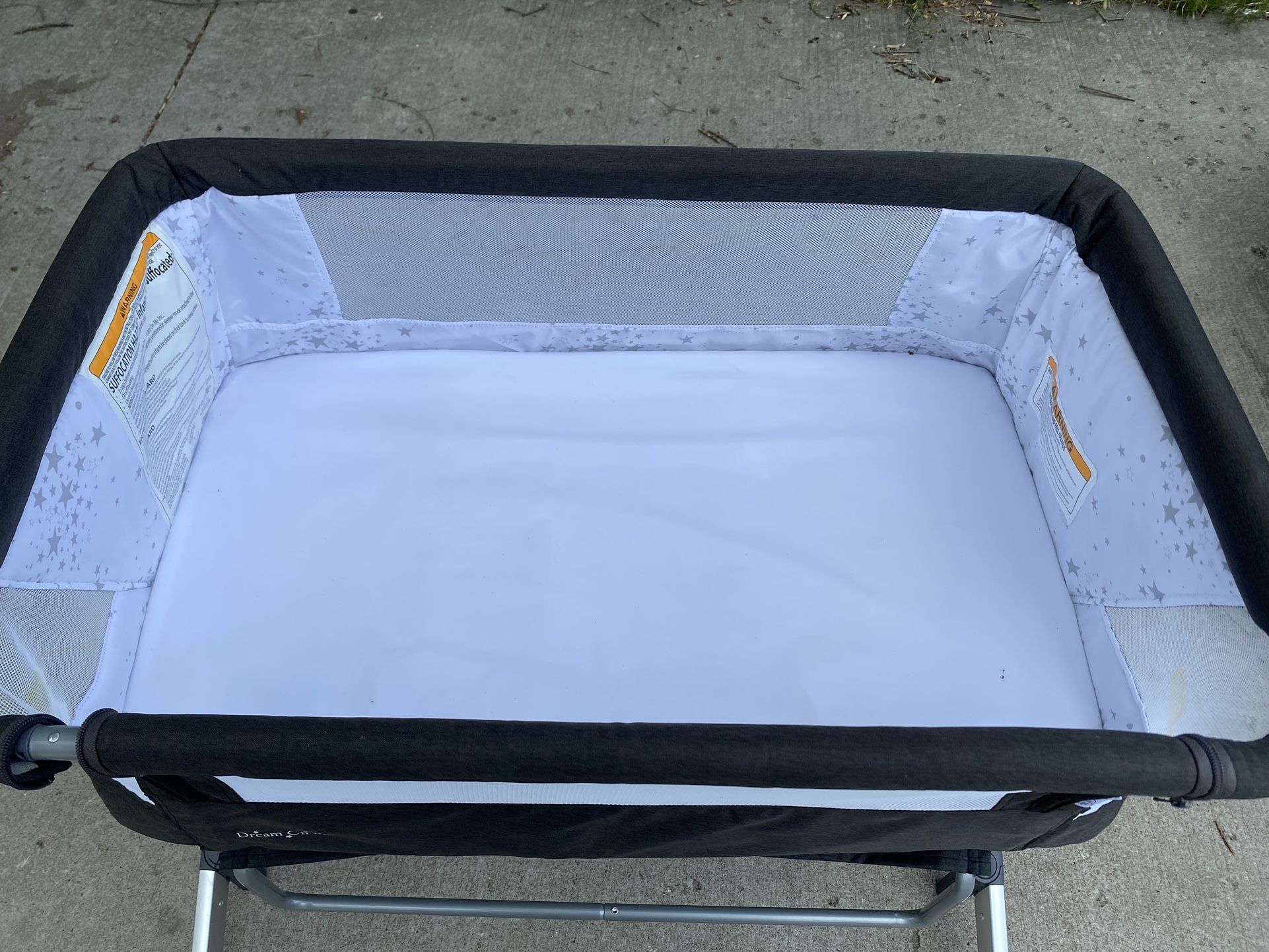 DreamOnMe Bedside Bassinet
