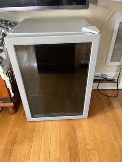Frigidaire EFMIS9000 2.6 cu. ft. beverage refrigerator.