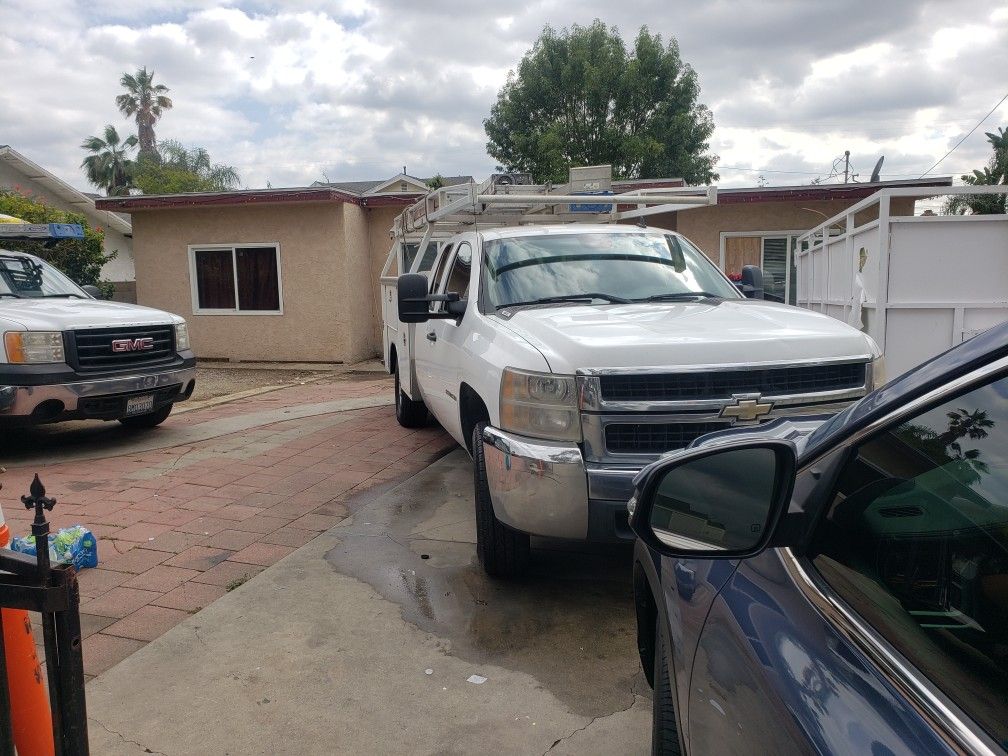 Chevy 2500 utility truck 2008