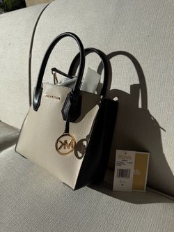 Michael Kors Mercer Medium Messenger – Light Cream/Black – NWT