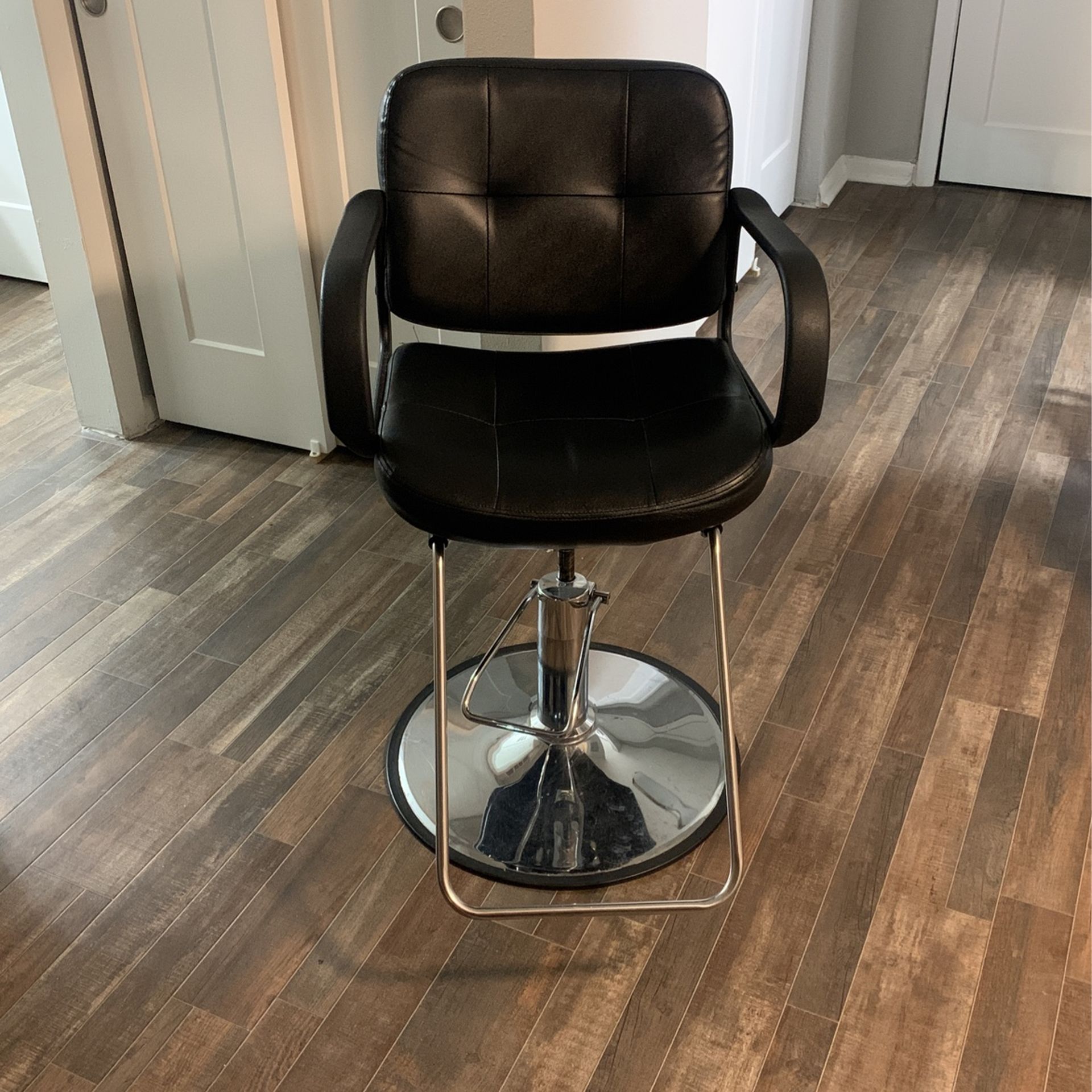 Salon Chair (New)
