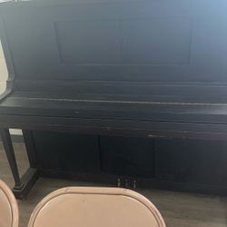 Beautiful Piano for Sale – Great Condition & Ready to Play!