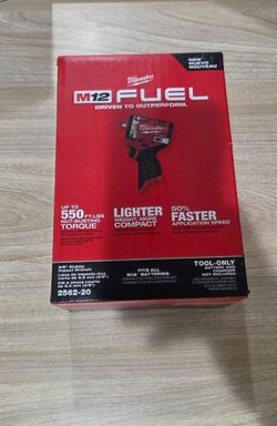 Milwaukee M12 FUEL 3/8" Stubby Impact Wrench